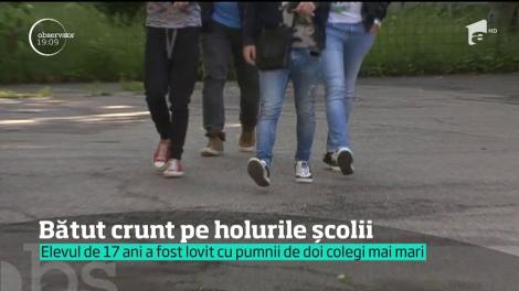 Un elev de 17 ani din Iaşi a fost snopit în bătaie pe holurile şcolii