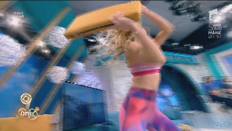 Flavia nu a mai rezistat! L-a atacat pe Dani în direct! O pernă a zburat prin fața prezentatorului!