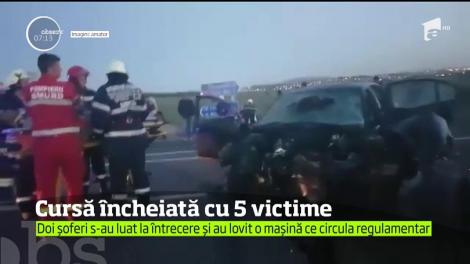 Cinci oameni, printre care şi un copil de 12 ani au ajuns la spital, după ce maşinile în care se aflau s-au ciocnit violent, lângă Medgidia