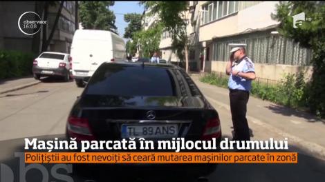 Un şofer din Brăila şi-a parcat maşina fix pe mijlocul unei străzi înguste