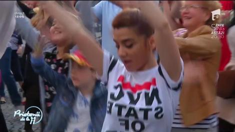 Dans şi voie bună în Centrul Vechi al Capitalei! Străinii, surprinşi plăcut de veselia bucureştenilor