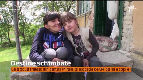 Două suflete calde trăiesc într-o căsuţă dărăpănată dintr-o localitate din Bistriţa