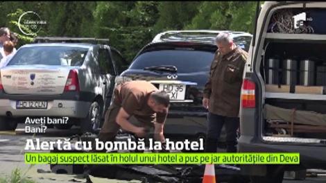 Panică într-un hotel din Deva, după ce un angajat a anunţat că a găsit un pachet cu o bombă