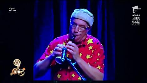 Cântatul la morcov e ultima senzație de pe internet! Spectacolul nu mai are nevoie de comentarii!