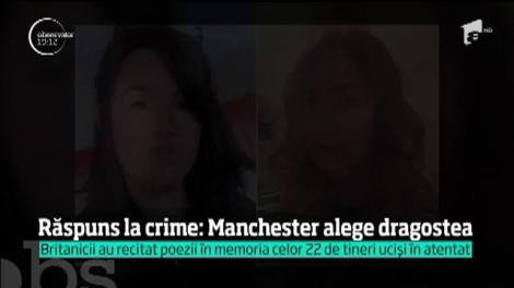 Britanicii au recitat poezii în memoria celor 22 de tineri uciși în atentatul din Manchester