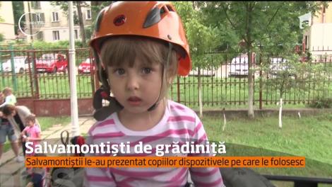Salvamontişti de grădiniță. Salvatorii le-au prezentat copiilor dispozitivele pe care le folosesc
