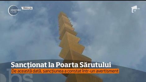 Un turist din Republica Moldova a fost sancționat pentru că a atins Poarta Sărutului