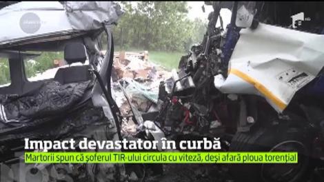 Un TIR scăpat de sub control a trimis trei oameni pe patul de spital