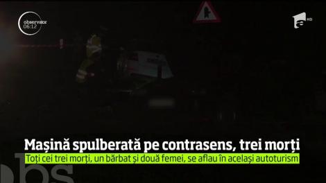 Trei oameni au murit pe drumul dintre Orşova şi Băile Herculane, după ce o şoferiţă a întors pe linia continuă