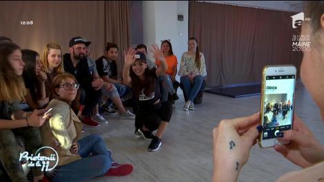 Cântăreaţa Ami s-a întâlnit cu fanii în sala de dans