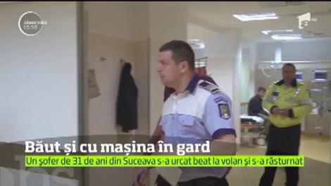 S-a urcat baut bine la volan şi ar fi putut sa provoace o tragedie! A scăpat doar cu maşina distrusă şi un stâlp dărâmat