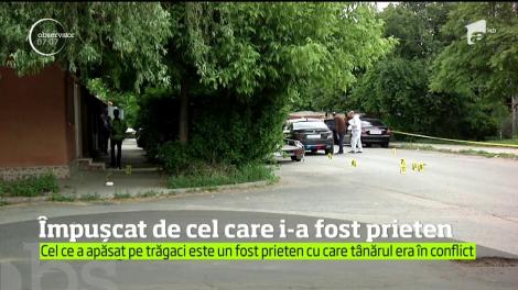 Tânăr împușcat de cel care i-a fost prieten din copilărie