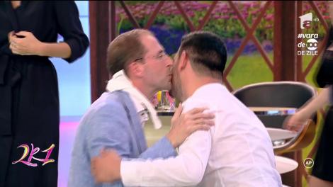 Dansul tradițional al dragostei, încinge atmosfera din platoul 2k1: ”Acum, hai sa nu punem în genunchi și să ne pupăm!”