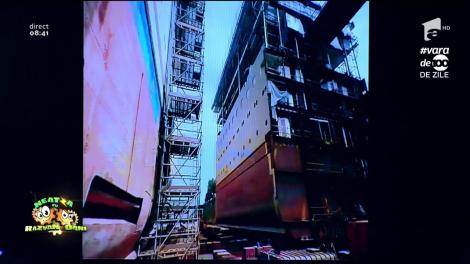 Smiley News: Greu de crezut, dar adevărat. Au tăiat nava în două pentru a mări numărul de locuri