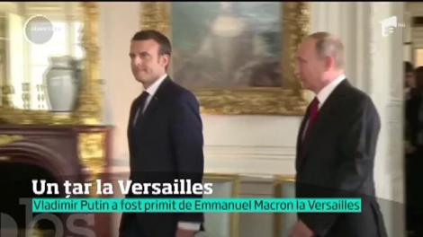 Emmanuel Macron şi Vladimir Putin s-au întâlnit la Versailles