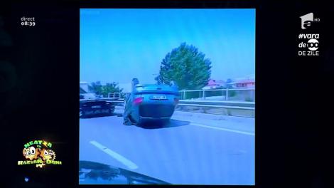 Smiley News: Mașina se mișcă cu viteză, nu și roțile. Automobil ”tractat” pe autostradă cu roțile în sus!