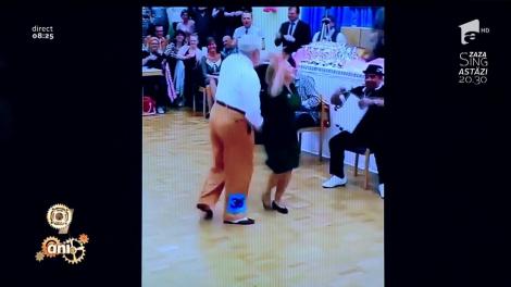Smiley News: Uite-i cum se mișcăăă! Asta e dovada că dansul nu ține cont de vârstă