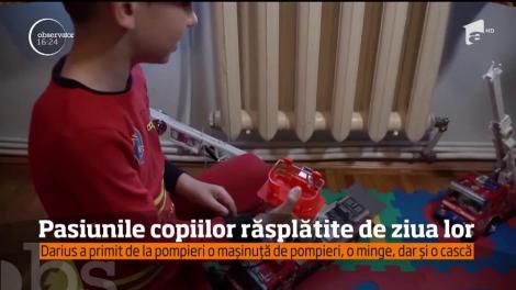 Darius, cel mai mare fan al pompierilor, a primit o mulţime de cadouri de la angajaţii ISU Botoşani