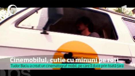 Plecat într-o nesfârșită vacanță! Un tânăr și-a luat cinemobil și a dus cinematograful la ţară, spre bucuria pustilor care n-au văzut niciodată un film