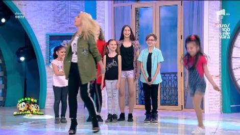 În amintirea copilăriei, Amna, Flavia și Amalia sar coarda în platoul de la Neatza