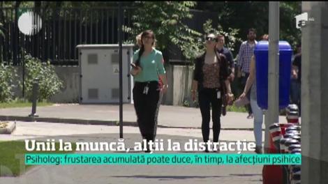 Unii la muncă, alţii la distracţie