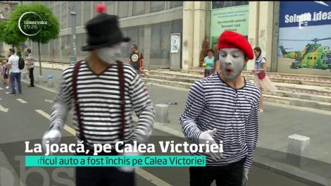 Calea Victoriei a devenit un imens teren de joacă. Primăria a scos în stradă artişti, clovni şi actorii de la teatrele pentru copii