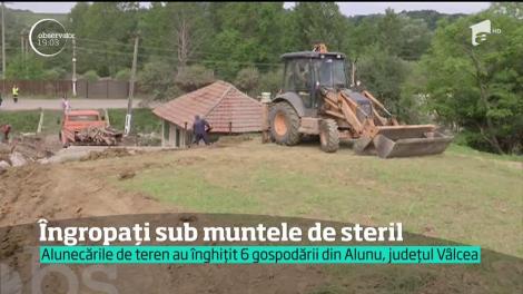 Alunecările de teren au înghițit șase gospodării din Alunu, județul Vâlcea