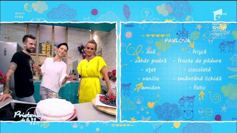 Andreea Moldovan gătește "Pavlova", un desert diafan pe care nu ai voie să nu îl guşti!