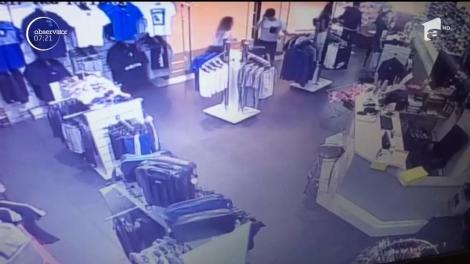 Doi tineri au intrat în vizorul poliţiştilor din Cluj-Napoca, după ce au încercat să fure câteva produse dintr-un centru comercial