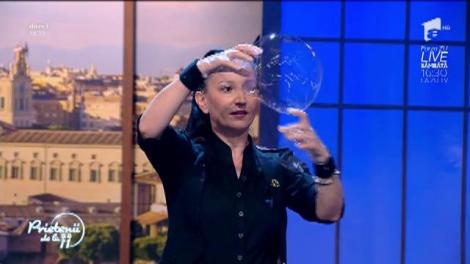 Claudia Stroe, spectacol cu baloane de săpun în platoul de la Prietenii de la 11