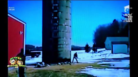 Smiley News: Dorel cel dibaci doboară un castel de apă