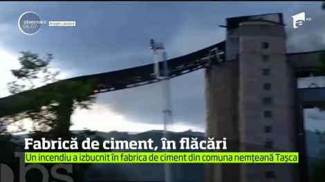 Momente tensionate într-o comună din Neamţ. Un incendiu puternic a izbucnit în fabrica de ciment din localitate
