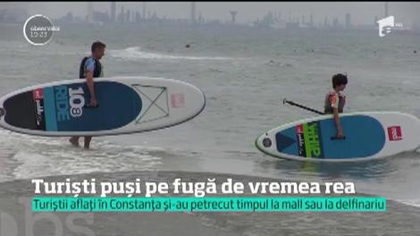 Vreamea urâtă le-a stricat planurile turiştilor de pe litoral