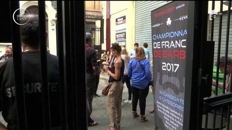 Posesorii celor mai spectaculoase bărbi şi mustăţi din Franţa şi-au măsurat podoabele faciale într-un local din Paris!