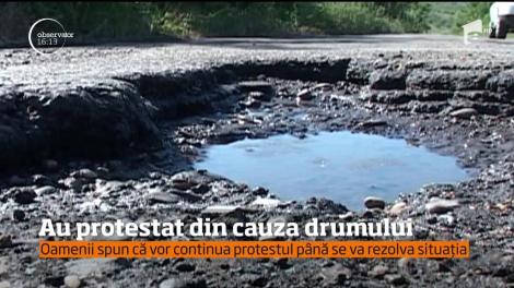 Drumul județean dintre Comuna Bunești și municipiul Huși a ajuns să nu se mai măsoare în kilometri, ci în cratere