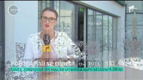 Instabilitatea din Guvernul României a slăbit moneda naţională cu 2 bani faţă de euro