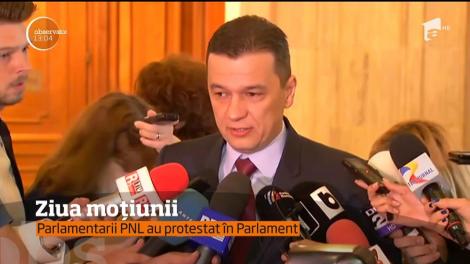 Moţiunea de cenzură este supusă votului, în Parlament