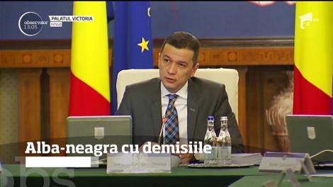 După ce Cabinetul Grindeanu a fost demis prin moţiune de cenzură, miniştrii demisionari au început să-şi retragă demisiile