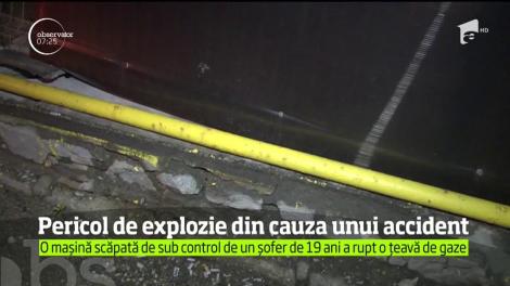 A fost pericol de explozie pe DN 1, în staţiunea Sinaia, după ce un şofer de 19 ani a intrat cu maşina într-o ţeavă de gaze!