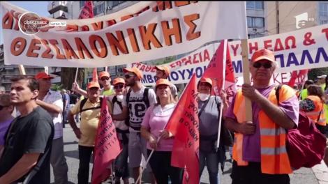 Munţi de gunoaie au apărut pe străzile mai multor oraşe greceşti, din cauza unui protest al lucrătorilor la salubrizare