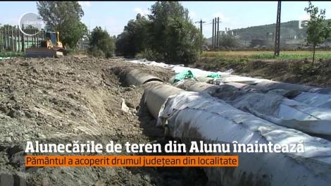 E situaţie critică la Alunu, în judeţul Vâlcea. Opt gospodării au fost demolate, iar alunecările de teren sunt de neoprit