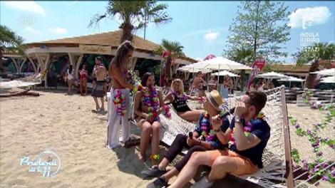 Provocare pentru Maxim! Cei patru băieții primesc întrebări de la fanele lor