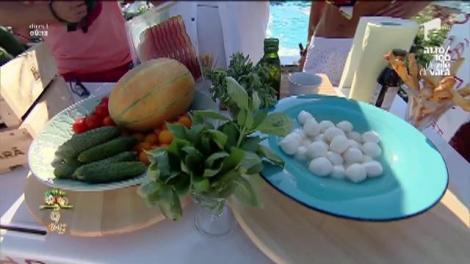 ”Caprese fructato”, un preparat delicios şi uşor de gătit