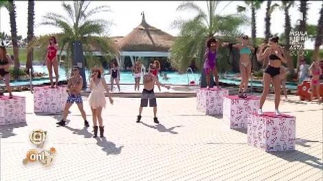 Lidia Buble și-a scos toate ”secretele” la soare. Artista a făcut show, iar domnișoarele sexy s-au dezlănțuit