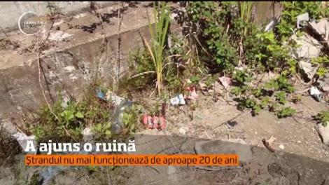 Ştrandul Crişeni din judeţul Sălaj a ajuns o ruină