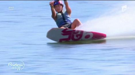 Ești pasionat de sporturile nautice? Încearcă waveboard-ul de pe Lacul Mogoșoaia