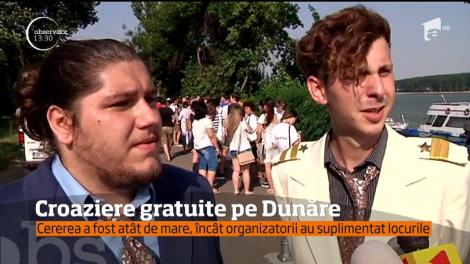 Nave pline de pasageri au luat cu asalt Dunărea, la fel ca pe vremurile de demult şi mii de găleţeni au vrut să aibă parte de o croazieră gratuită
