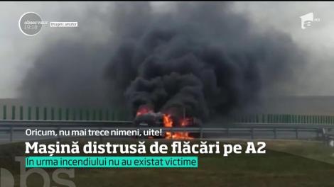 O maşină a ars complet pe Autostrada Soarelui
