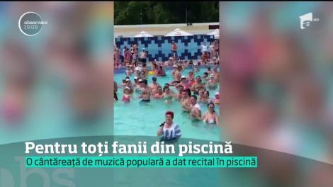 Recital de muzică populară în piscină! În costume de baie, invitații s-au prins în horă minute în şir