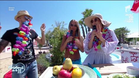 Andreea Moldovan găteşte preparatul ideal! Ce zici de o salată cu blue cheese şi pere, ca să te răcorești în zilele de caniculă?